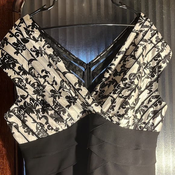 PLUS SIZE HOST PICK - B&W Bandage Dress Size 14W - Picture 2 of 5